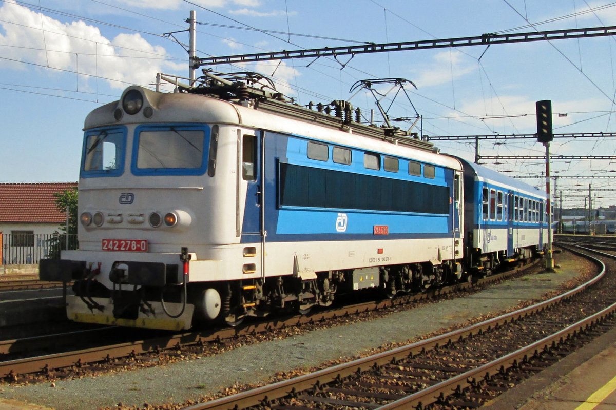 CD 242 278 enters Brno hl.n. on 2 June 2015.