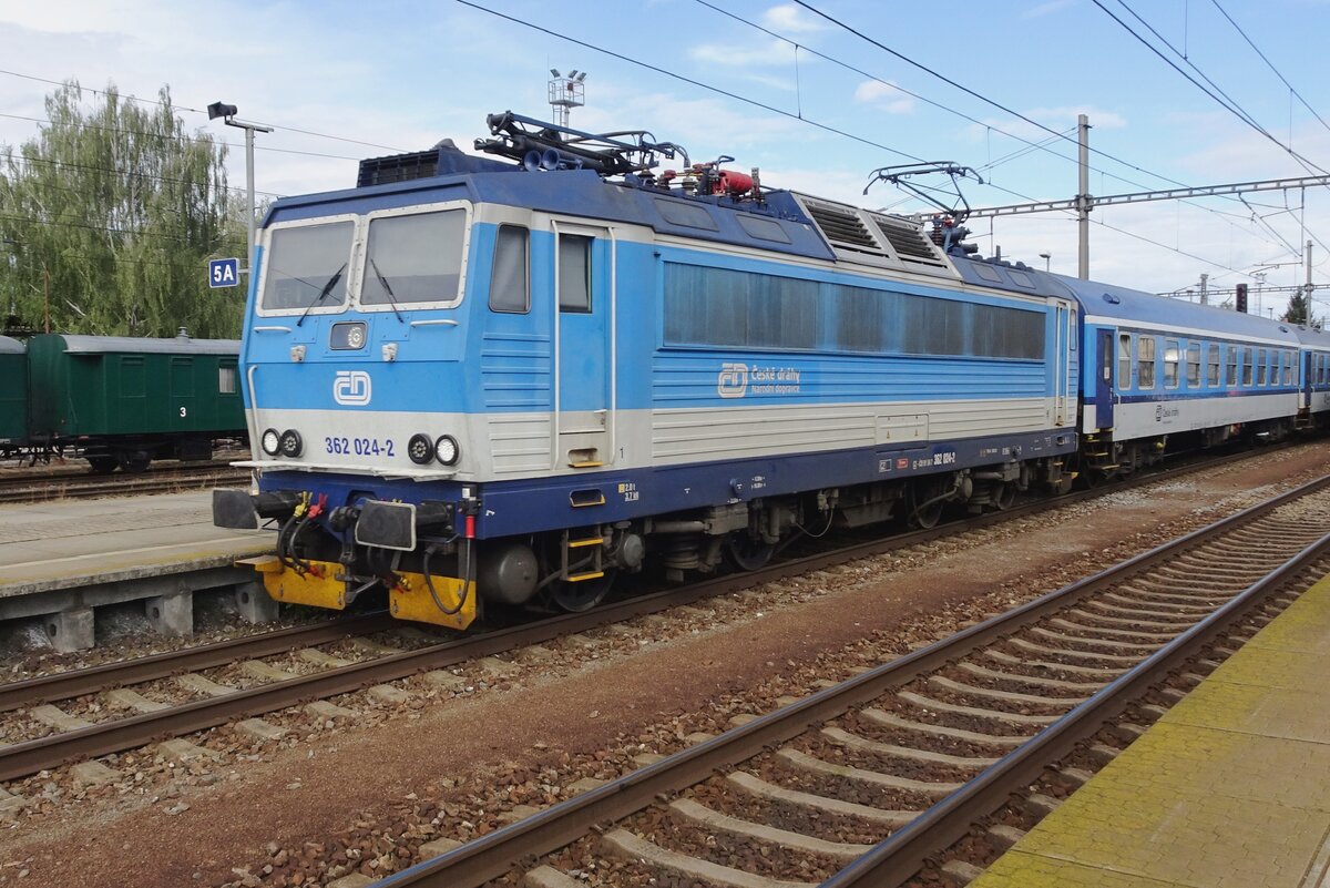 CD 362 024 stands at Benesov u Prahy on 11 September 2022.