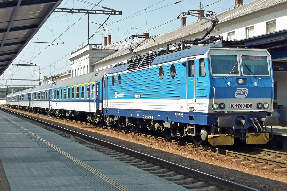 CD 362 082 begins her trip to Brno at Breclav on 2 June 2015.