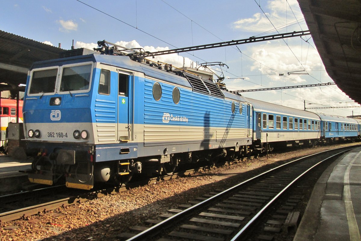 CD 362 160 calls at Brno hl.n. on 2 June 2015.