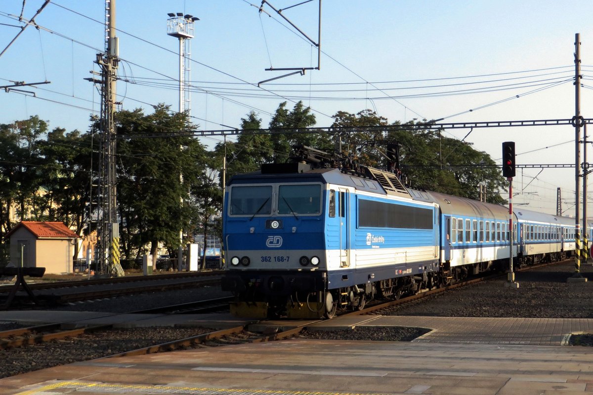 CD 362 168 enters Praha hl.n. on 21 September 2020.