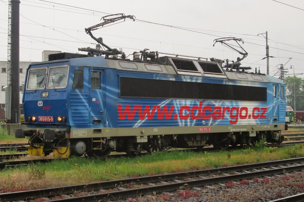 CD 363 015 stands at Ostrava hl.n. on 26 May 2015.