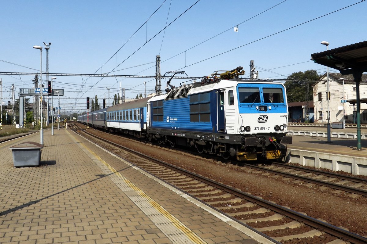 CD 371 002 calls at Prerov on 21 September 2020. 