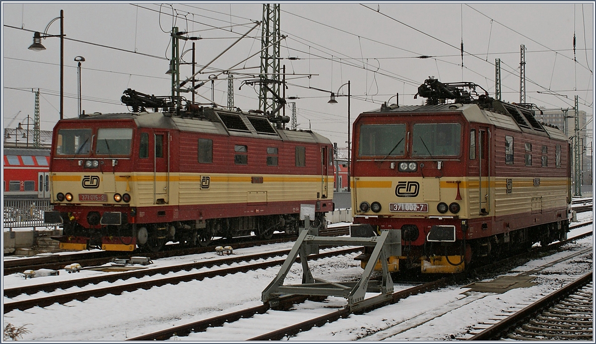 CD 371 015-9 and 002-7 in Dresden.
24.11.2008