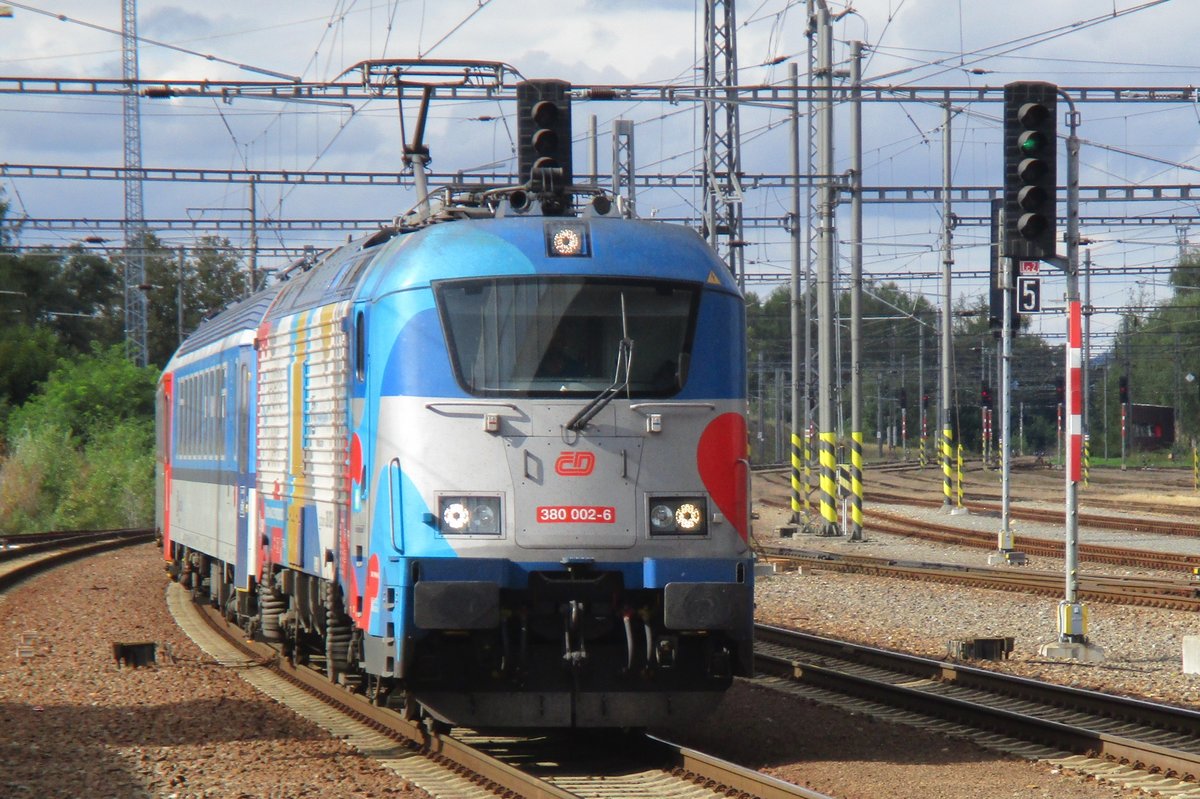 CD 380 002 enters Tabór on 15 September 2017.