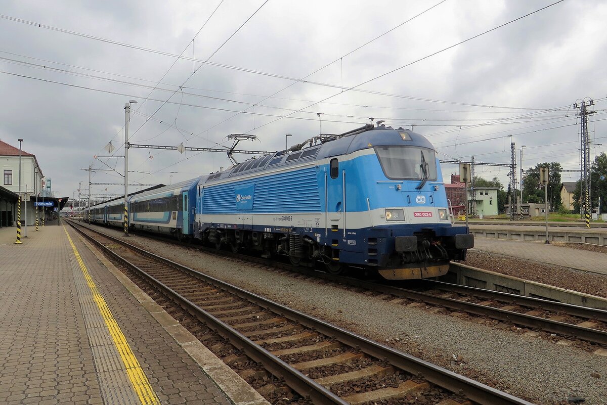 CD 380 002 has lost her advertising livery and shows the standard Najbrt-II job at Bohumin on 24 August 2021.