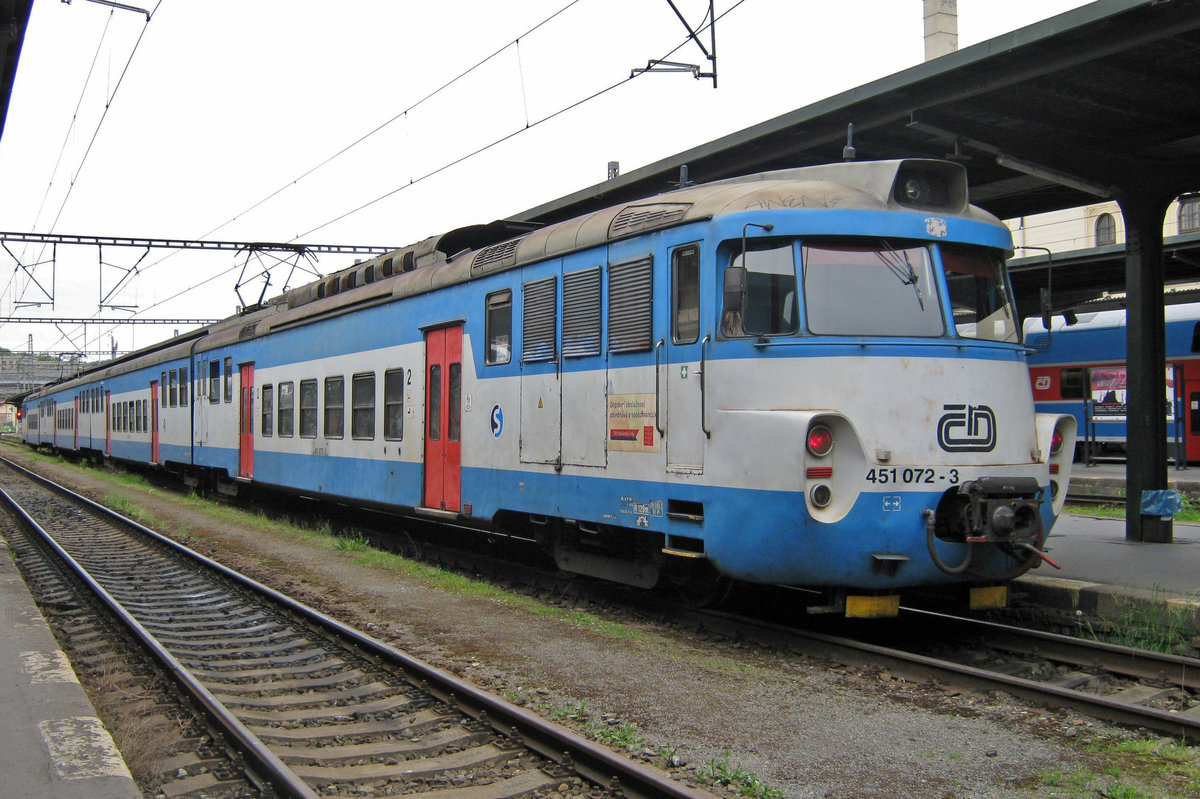 CD 451 072 stands in Praha-Masarykovo on 13 May 2012.