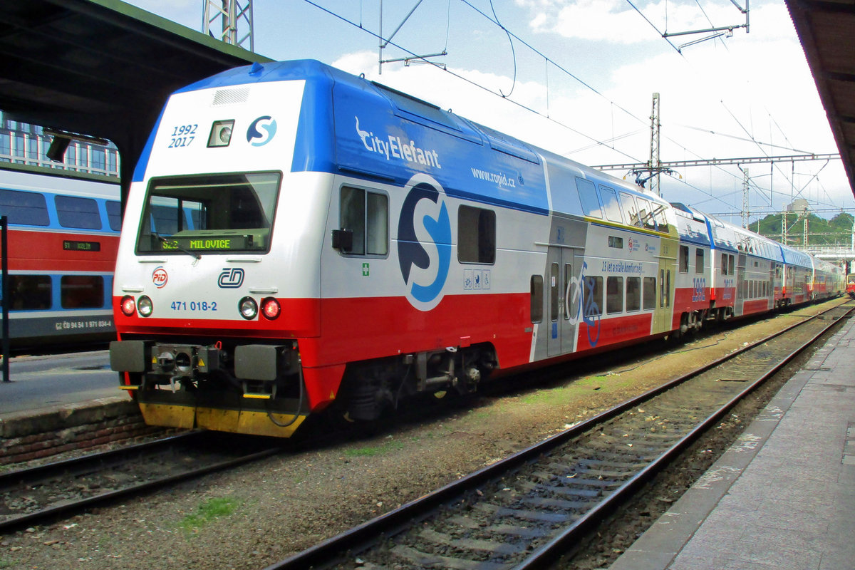 CD 471 018 advertises 25 Years of the PID integrated public transport ticket of Prague at Praha-Masarykovo on 5 April 2018.