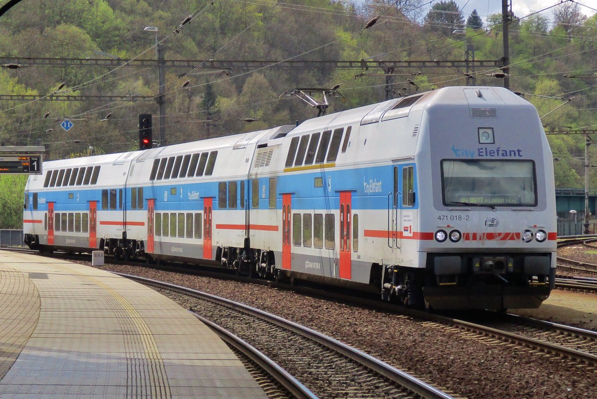 CD 471 018 calls at Usti-nad-Labem on 22 May 2015.