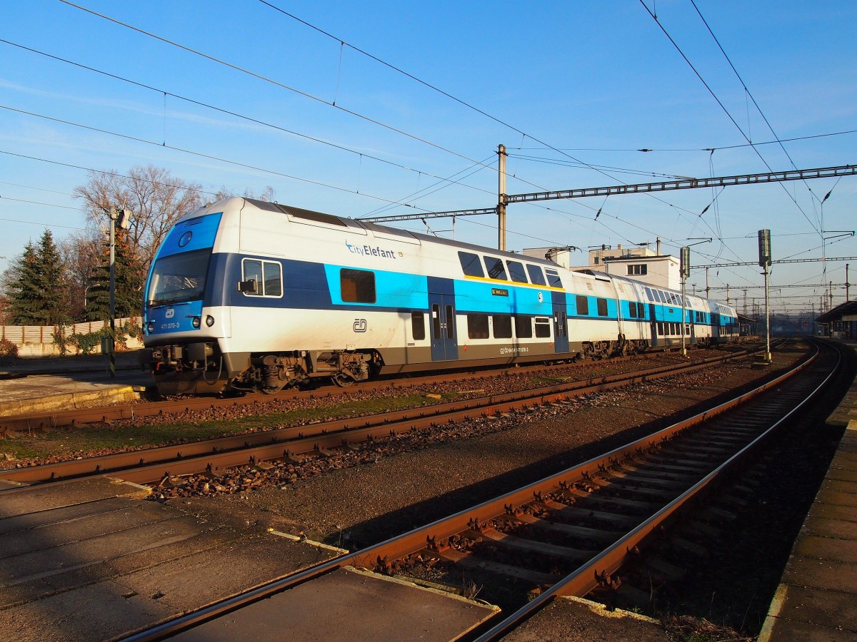 CD 471 070-3 runs from the main train station Kralupy nad Vltavou to Usti nad Labem in 16.12.2013. 