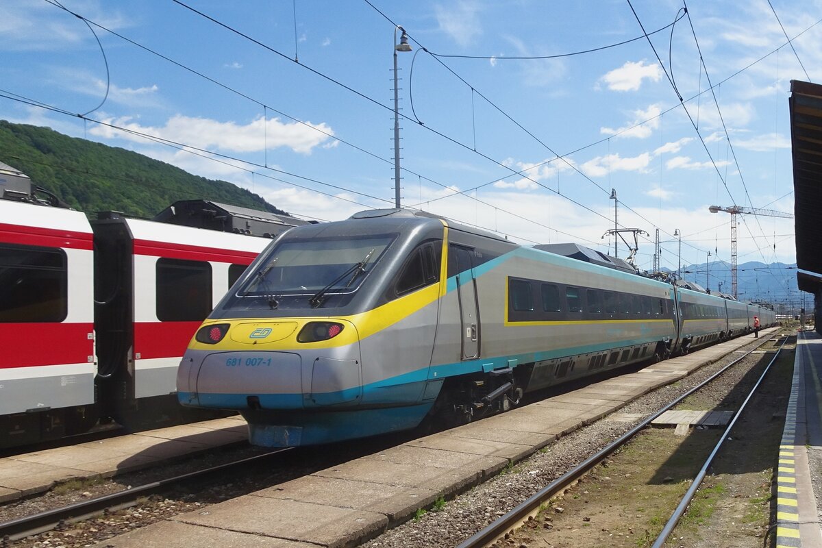 CD 681 007 calls at Zilina on 22 June 2022.