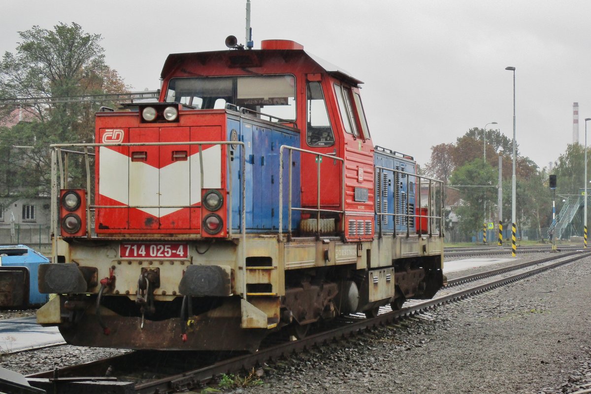 CD 714 025 runs light at Bohumín on 23 September 2017.