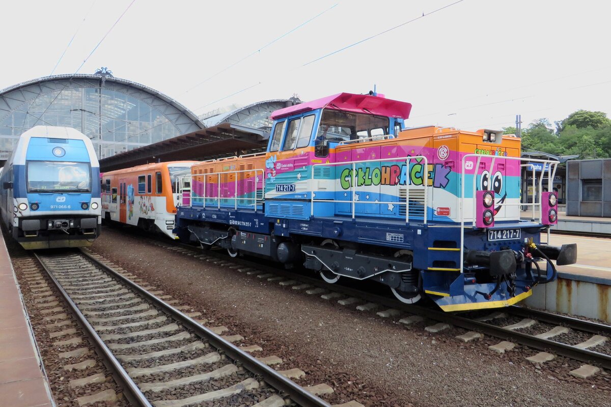 CD 714 217 has got a special livery for the Cyklohradek cyclists train and stands at Praha hl.n. on 12 June 2022.