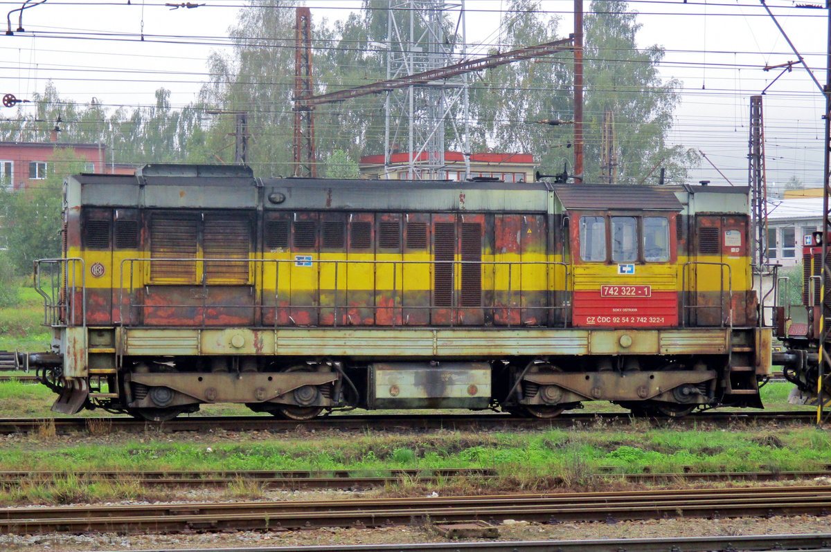 CD 742 322 gets wet at Ceska Trebova on a rainy 24 September 2017.