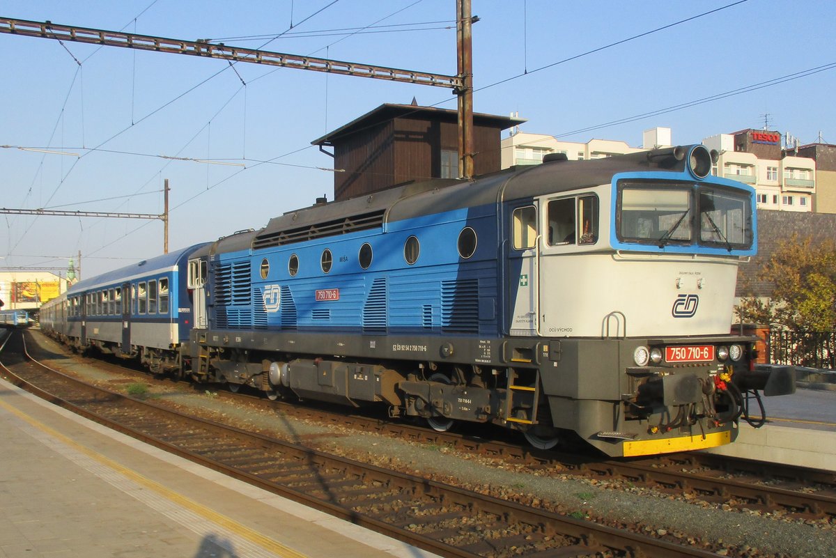CD 750 710 departs from Brno.hl.n. with a Rychlyk to Plzen via Jihlava and Ceske Budejovice on 2 June 2015. At Jihlava, the Brejlovec will be swapped for an electric Class 242.