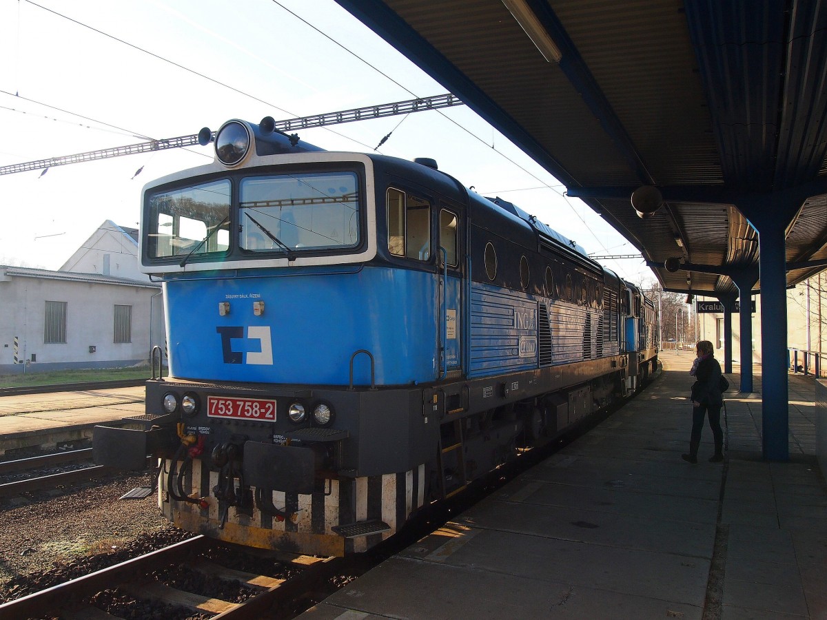 CD 753 758-2 on railway station Kralupy nad Vltavou at 16.12. 2013.