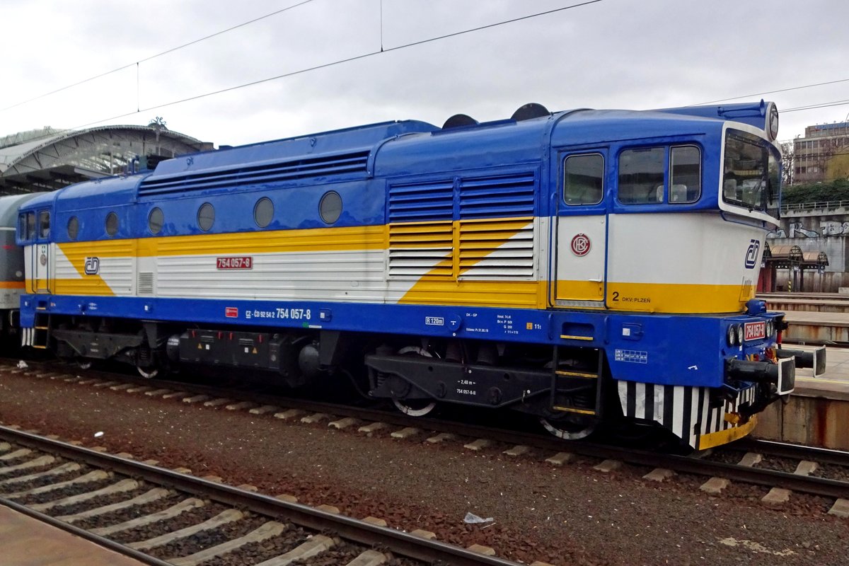 CD 754 057 stands at Praha hl.n. on 24 February 2020.