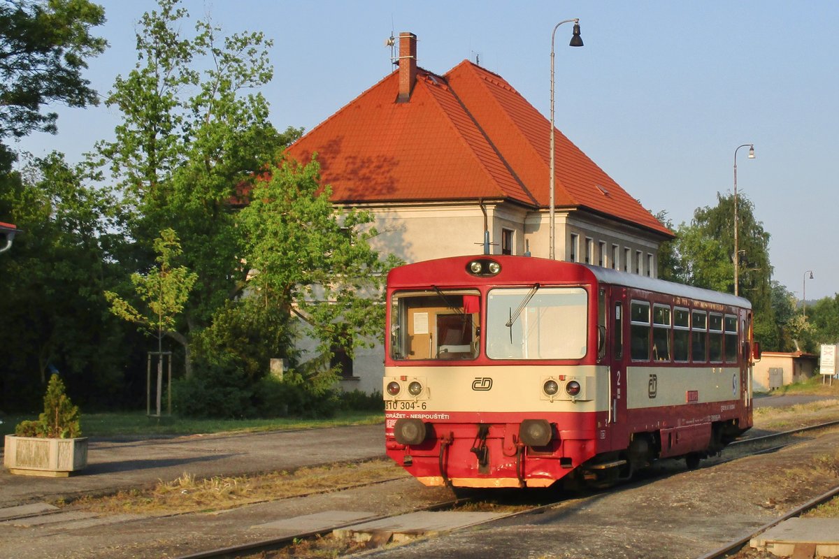 CD 810 304 stands at Rakovnik on 15 May 2018. 