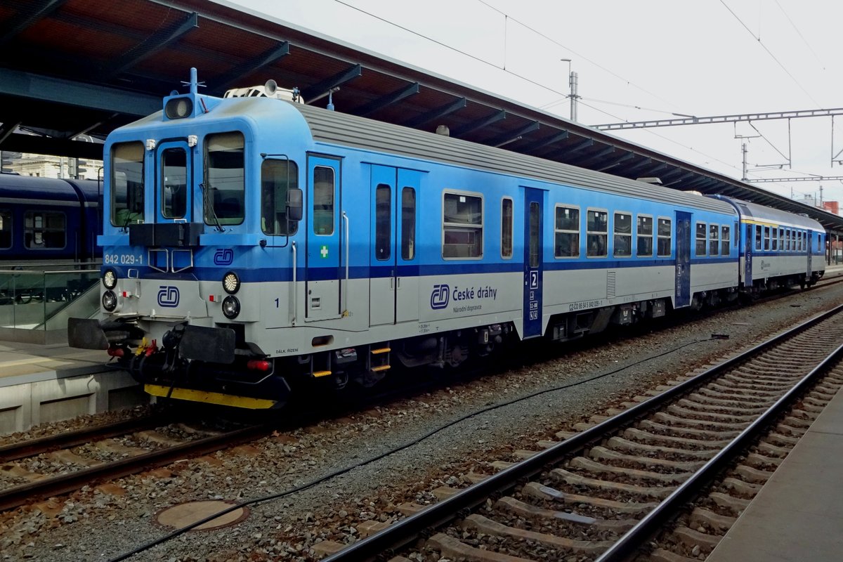 CD 842 029 stands in Plzen hl.n. on 22 February 2020.