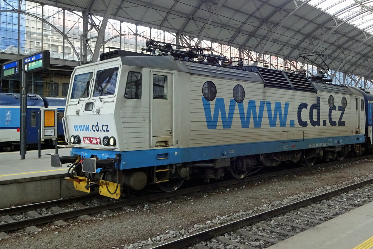 CD advertiser 362 110 stands in Praha hl.n. on 24 February 2020.