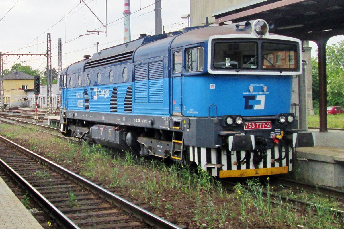 CD Cargo 753 777 passes through Kolín on 25 May 2015.