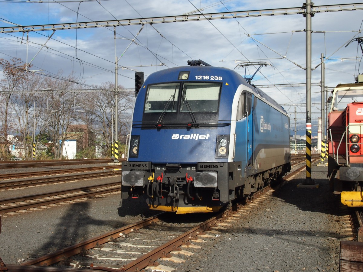 CD Railjet 1216 235 shunts at Praha hl.n. on 8 November 2013.