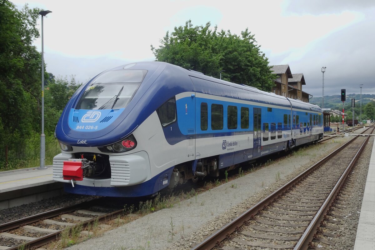 CD RegioShark (although for hundreds of miles, no decent sea can be found) 844 026 calls at Benesov u Ploudnici on 10 June 2022.