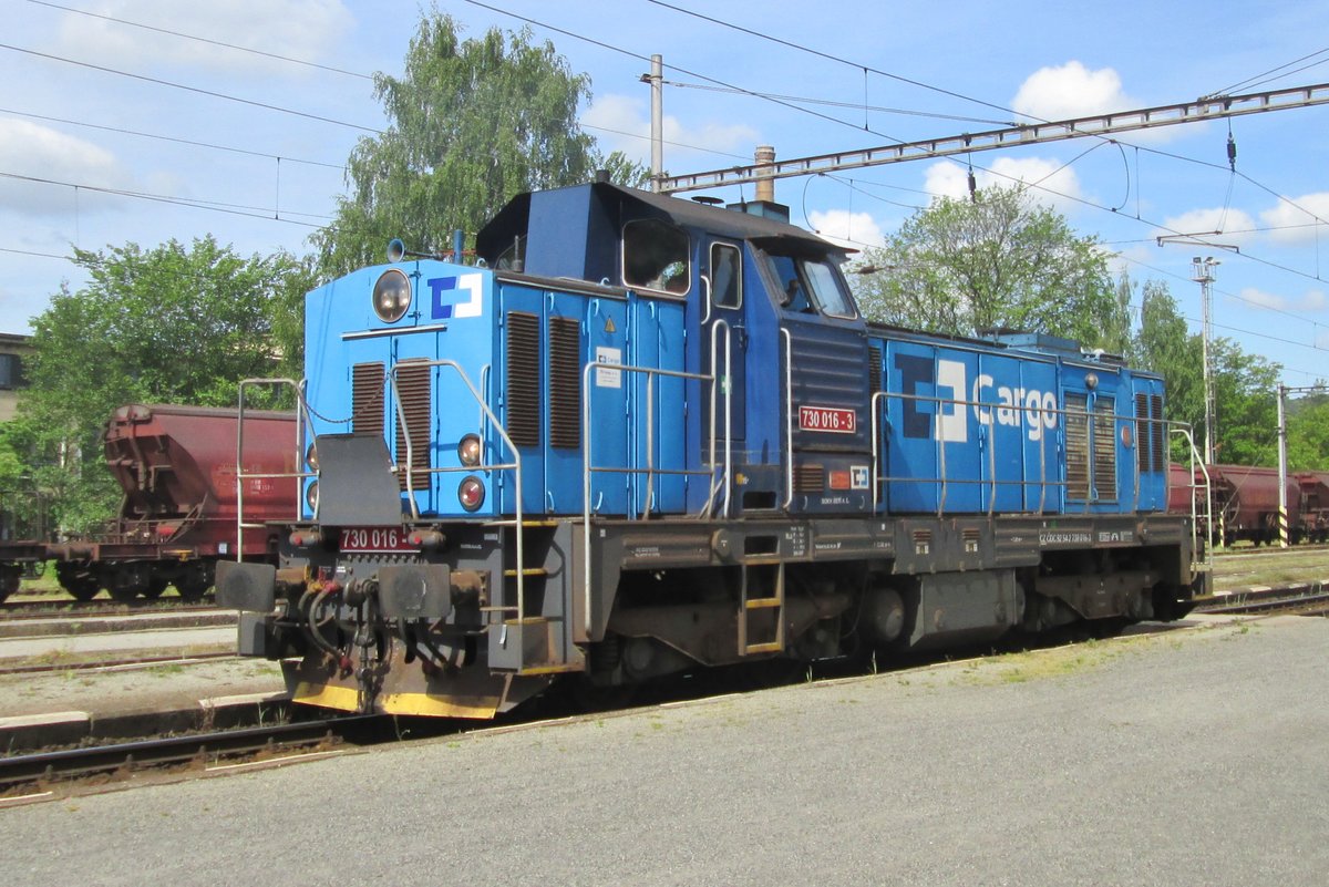 CDC 730 016 runs light through Decin-Vychod on 22 May 2015.