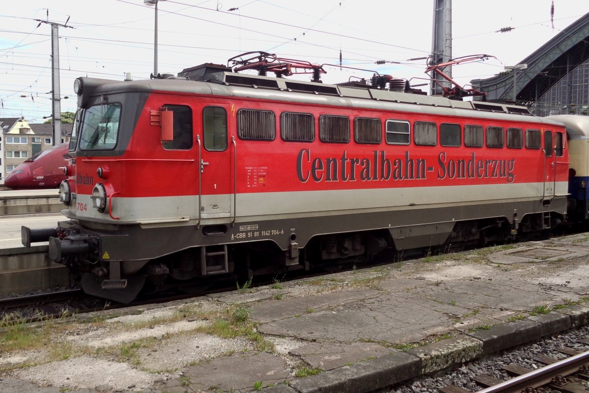 CentralBahn 1142 704 stands in Köln Hbf on 28 April 2018.