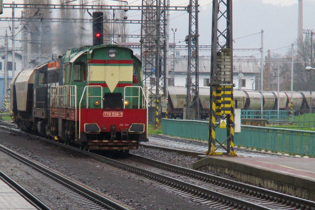 Cereals train with 770 536 passes through Decin hl.n. on a very rainy 7 April 2017.