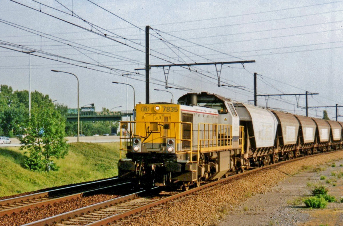 Cereals train with 7835 passes through Antwerpen-Luchtbal on 13 June 2006.