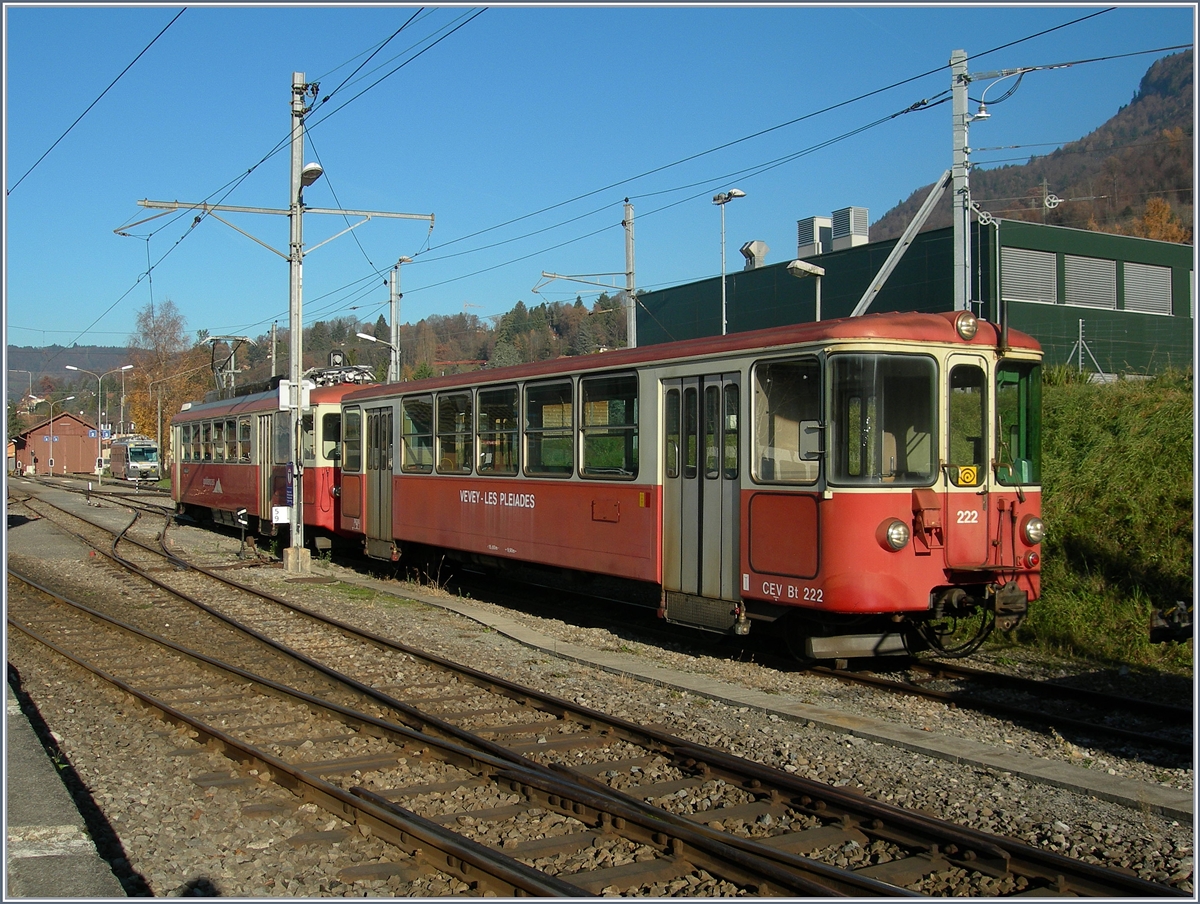 CEV Bt 222 and BDeh 2/4 74 in Blonay.
02.12.2016