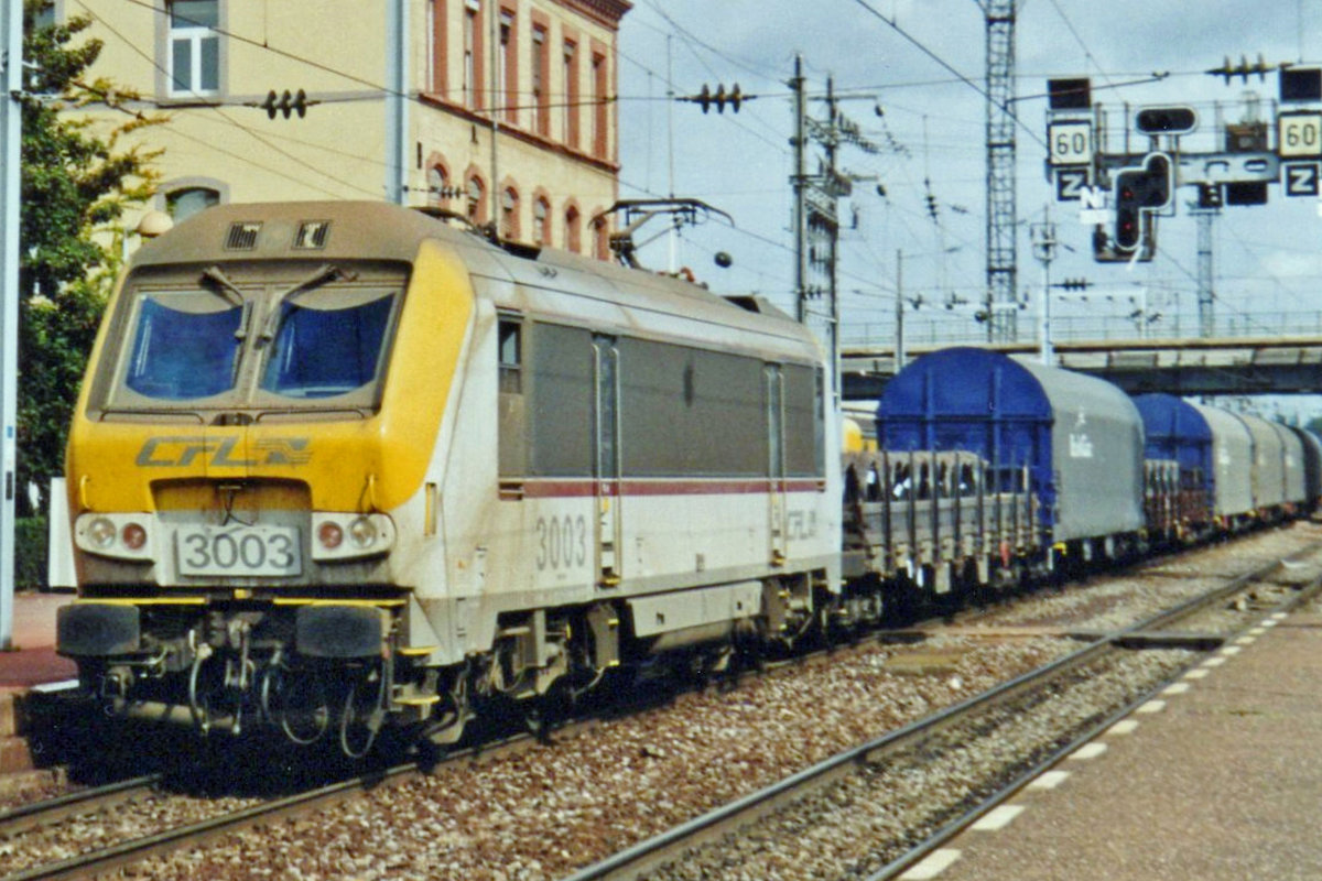 CFL 3003 hauls a steel train through Thionville on 20 May 2004.