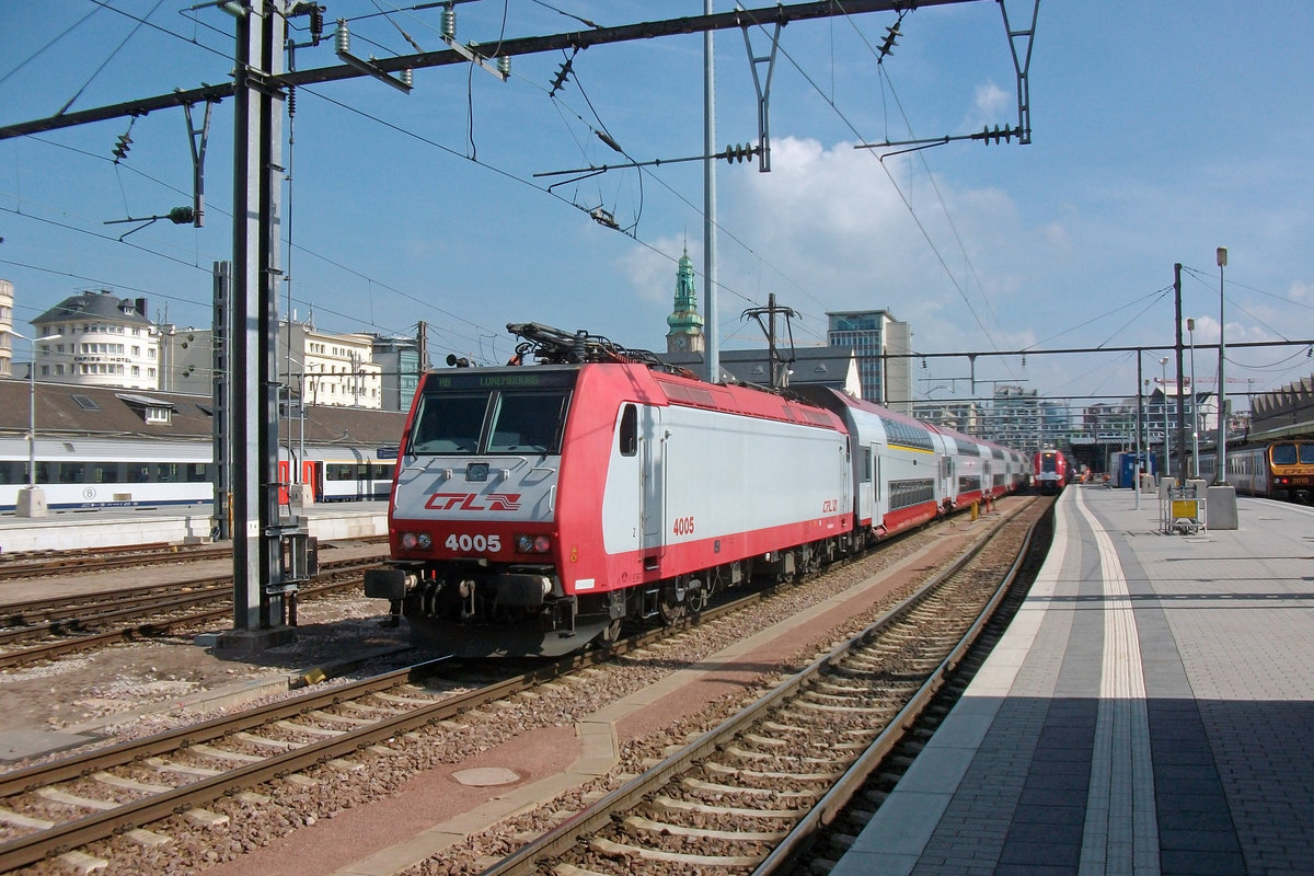 CFL 4005 enters Luxembourg gare on 2 June 2010.
