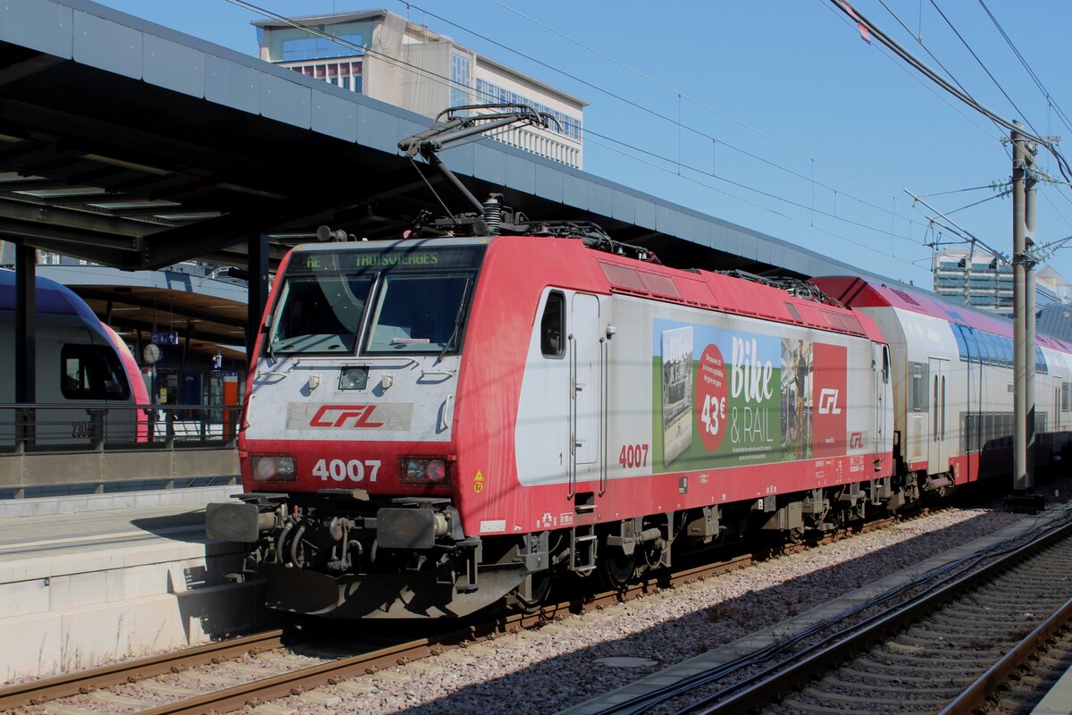 CFL 4007 advertises for a subscrition for carrying bikes on board of trains at Luxembourg gare on 20 August 2023.