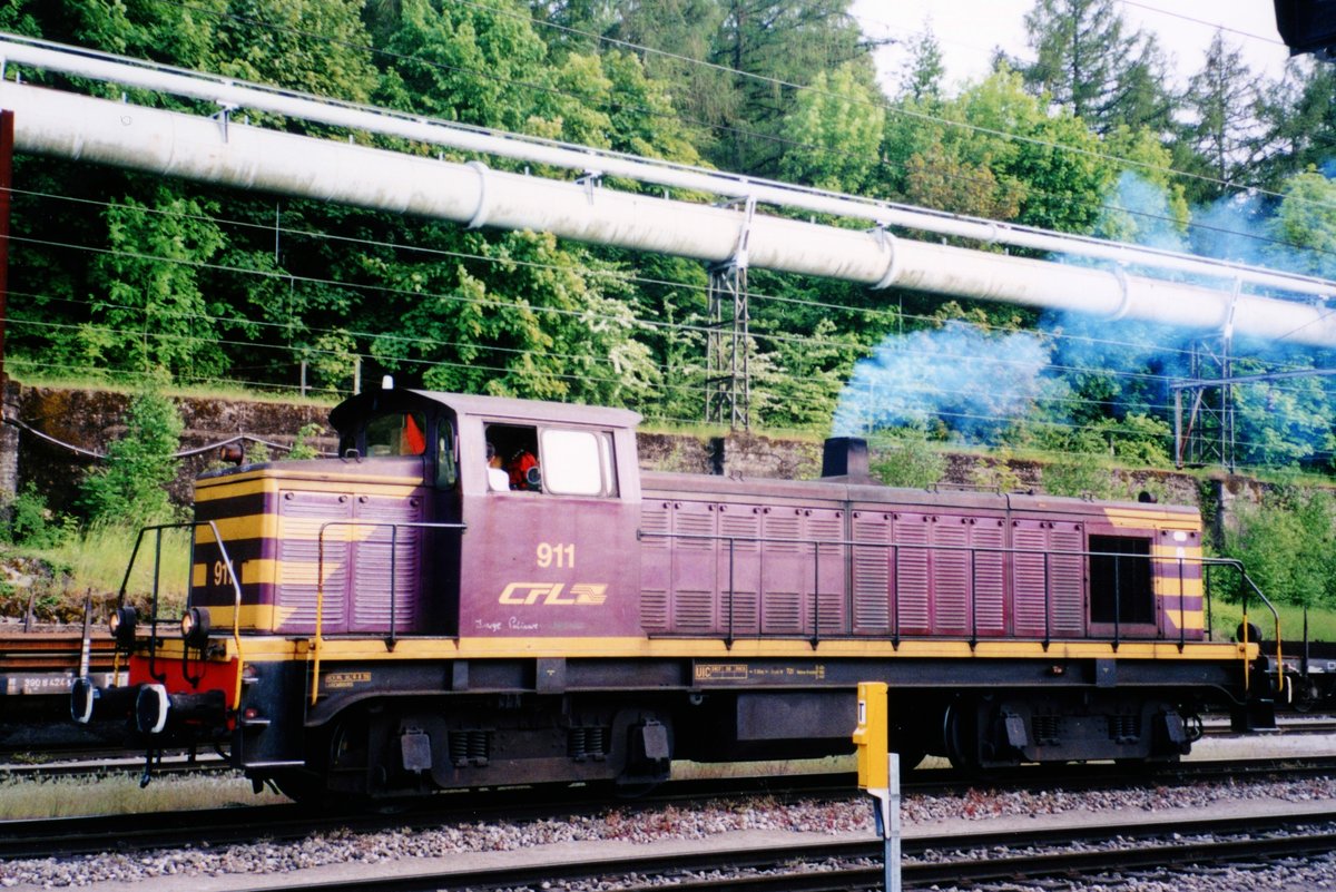CFL 911 runs round at Esch-sur-Alzette on 20 May 2004.