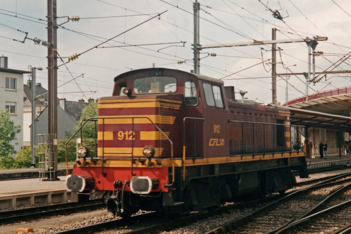 CFL 912 runs light through Bettembourg on 18 May 2004.