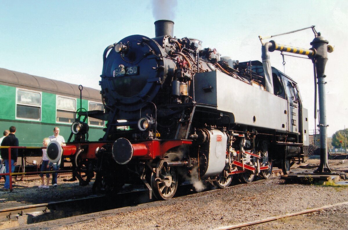 CFV3V 64 250 stands at Mariembourg on 26 September 2009. The grey paint job enabled photographers to make better detailed pictures in the era of black-and-white photography.