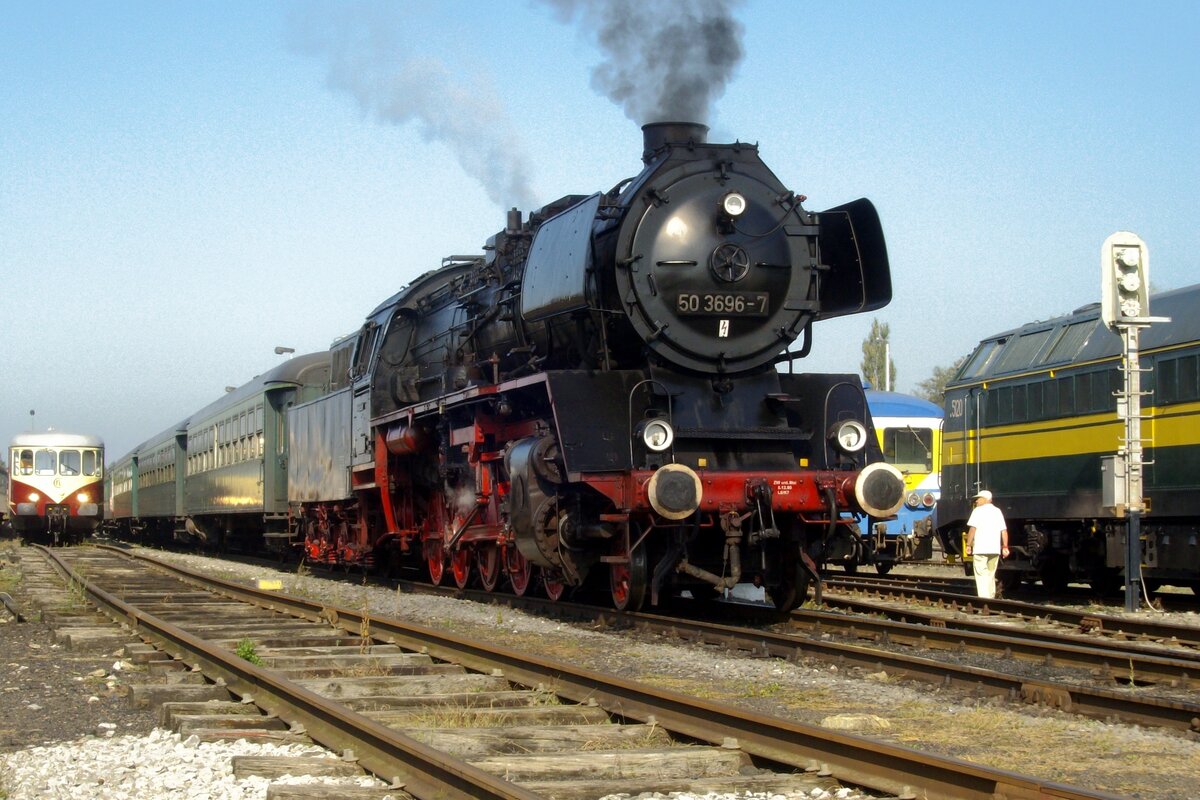 CFV3V's 50 3696 prepares herself for a steam shuttle train to Treignes at mariembourg on 26 September 2009.