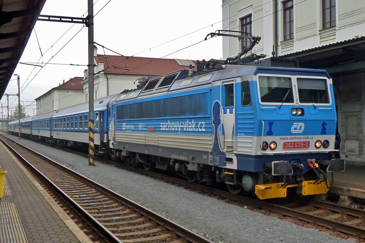 Checkmate! CD 362 039 advertises for the CD Chess Train at Bohumin on 4 June 2016.