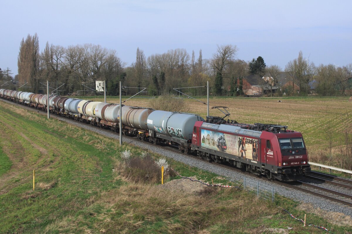 Chequered carreers: 482 046 began her life with SBB Cargo, butr later on was sold to the freight branch of IGE International, whioch gave the loco this smart dark ruby red with advertising livery. In December 2023 IGE discarded off her freight division and the loco was sold to BBL, that kept the smart livery for now. On 20 March 2024 your photographer went over the Moon after succeeding this picture.