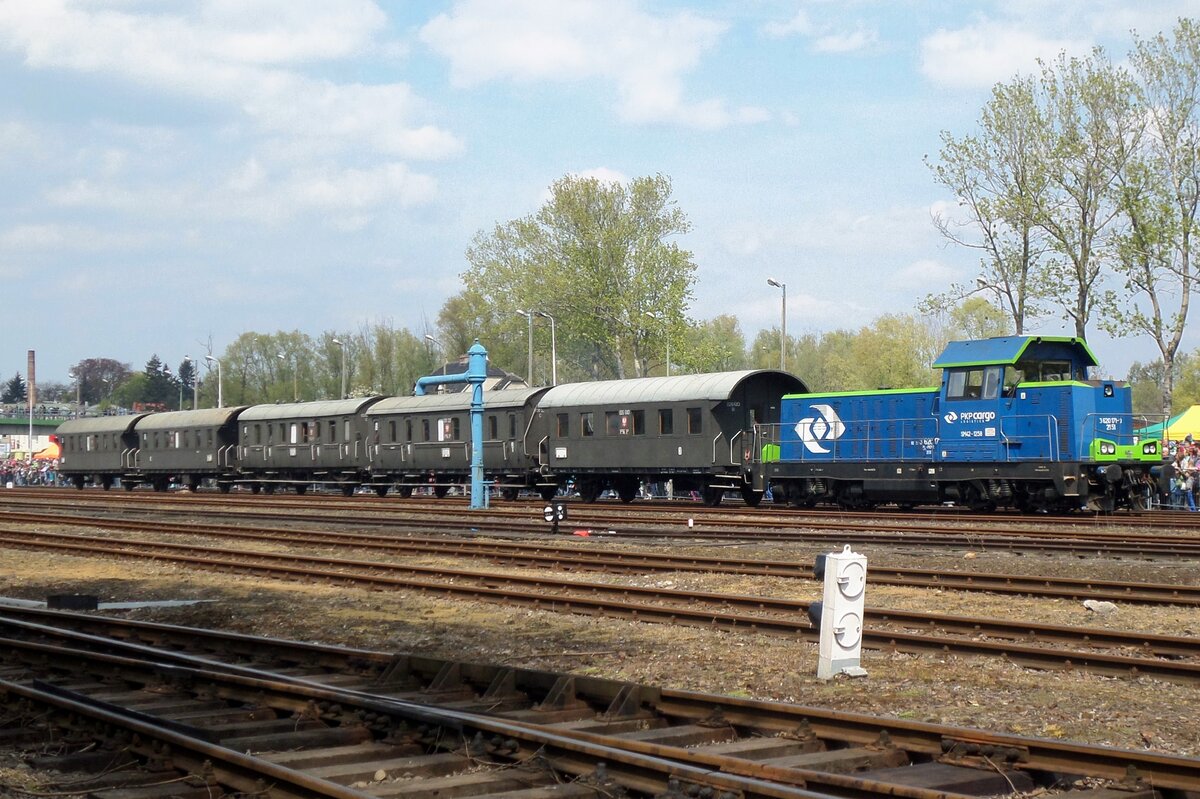 Clash of ages: heavily modernised SM 42 1258 hauls a rake of former DRG  Donnerbüchsen  two axle coaches during the loco parade at Wolsztyn on 30 April 2016.