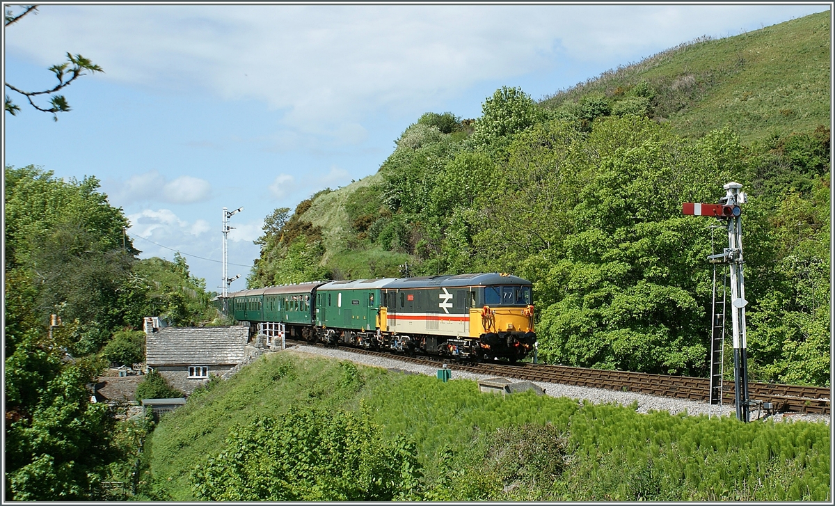 Class 73 on the Diesel Gala by Corfe Castel.
08.05.2011