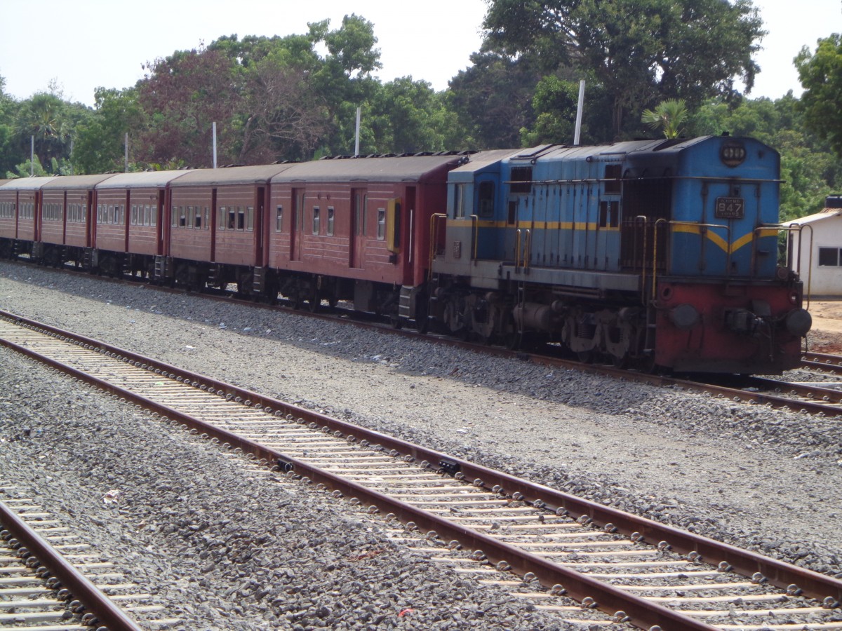 
Class M8 - 843  with a rake of empty wagons is parked on a siding at Kilinotchchi on 26th Oct 2013.  This will operate back to Colombo in the night.  