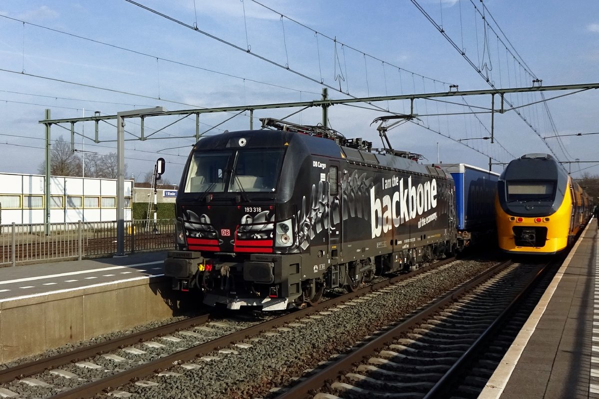 Close call! While a VIRM enters Blerick station, DBC 193 318 passes by on 8 April 2021. 