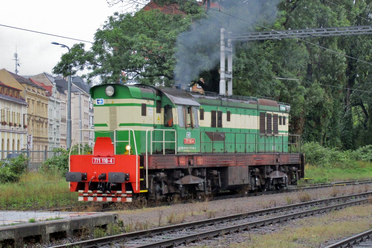 Cmeliak 771 110 lets off smoke at Bohumin on 23 September 2017.