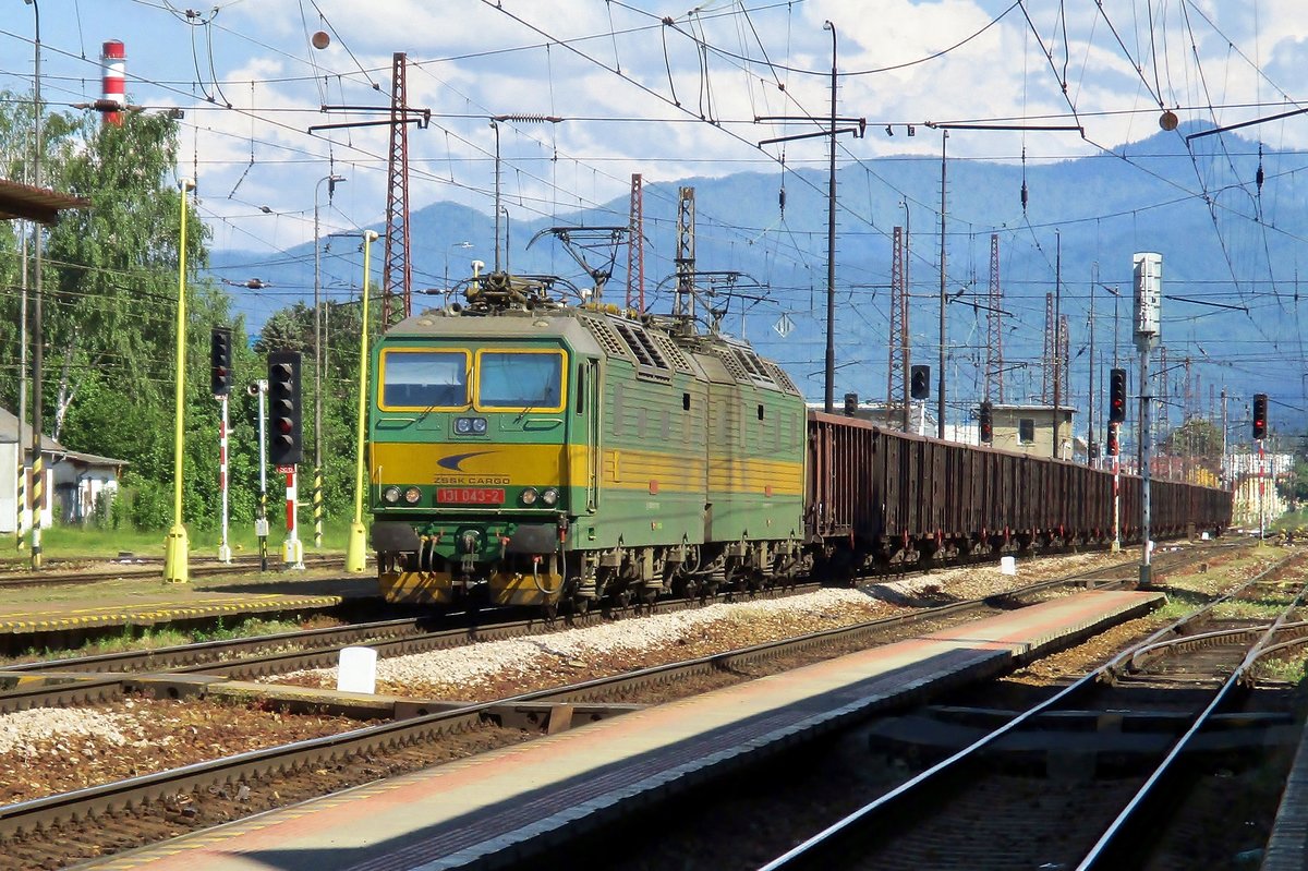 Coal train with 131 043 thunders through Vrutky on 14 May 2018.