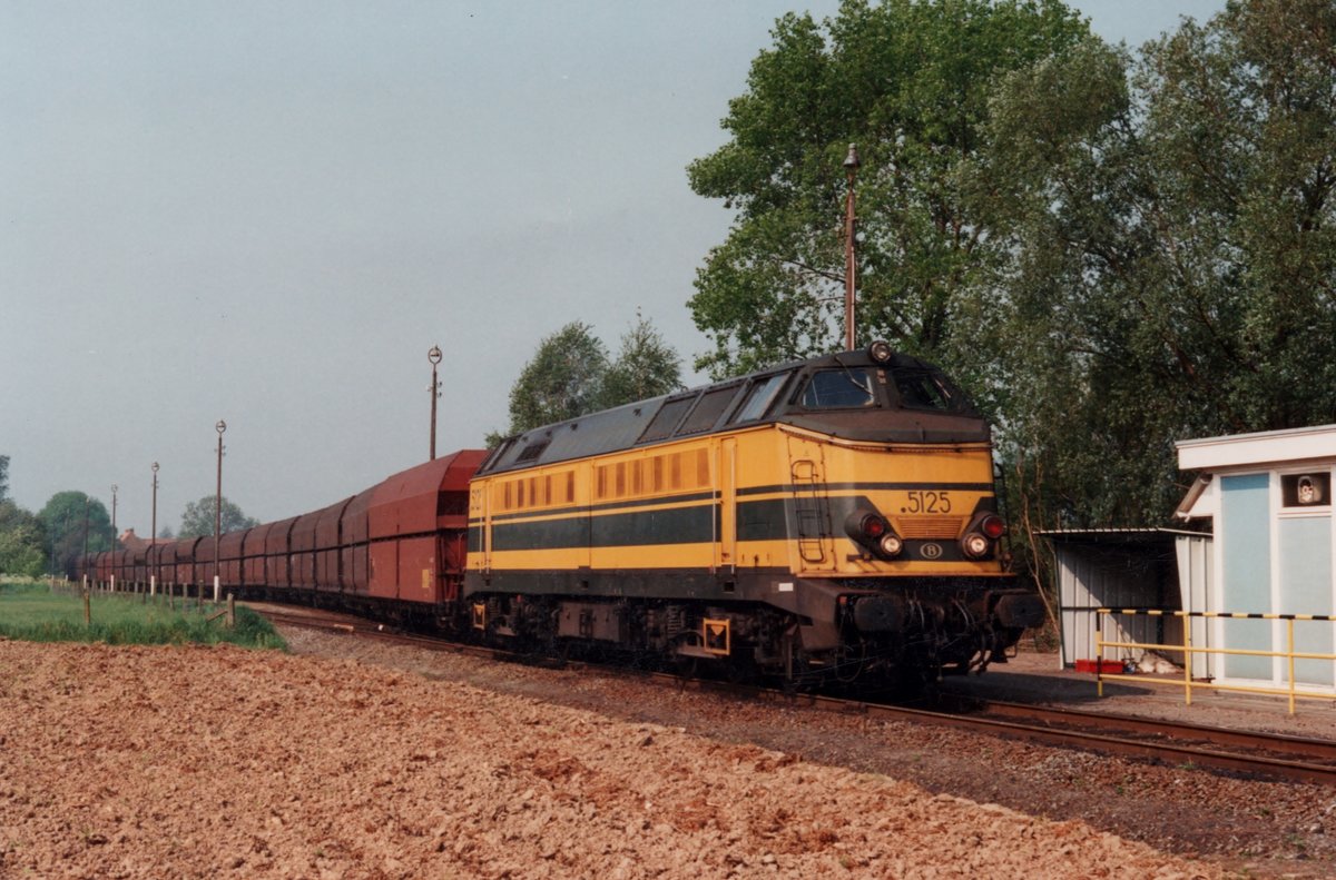 Coal train with 5125 leaves Ruien on 11 May 1994.