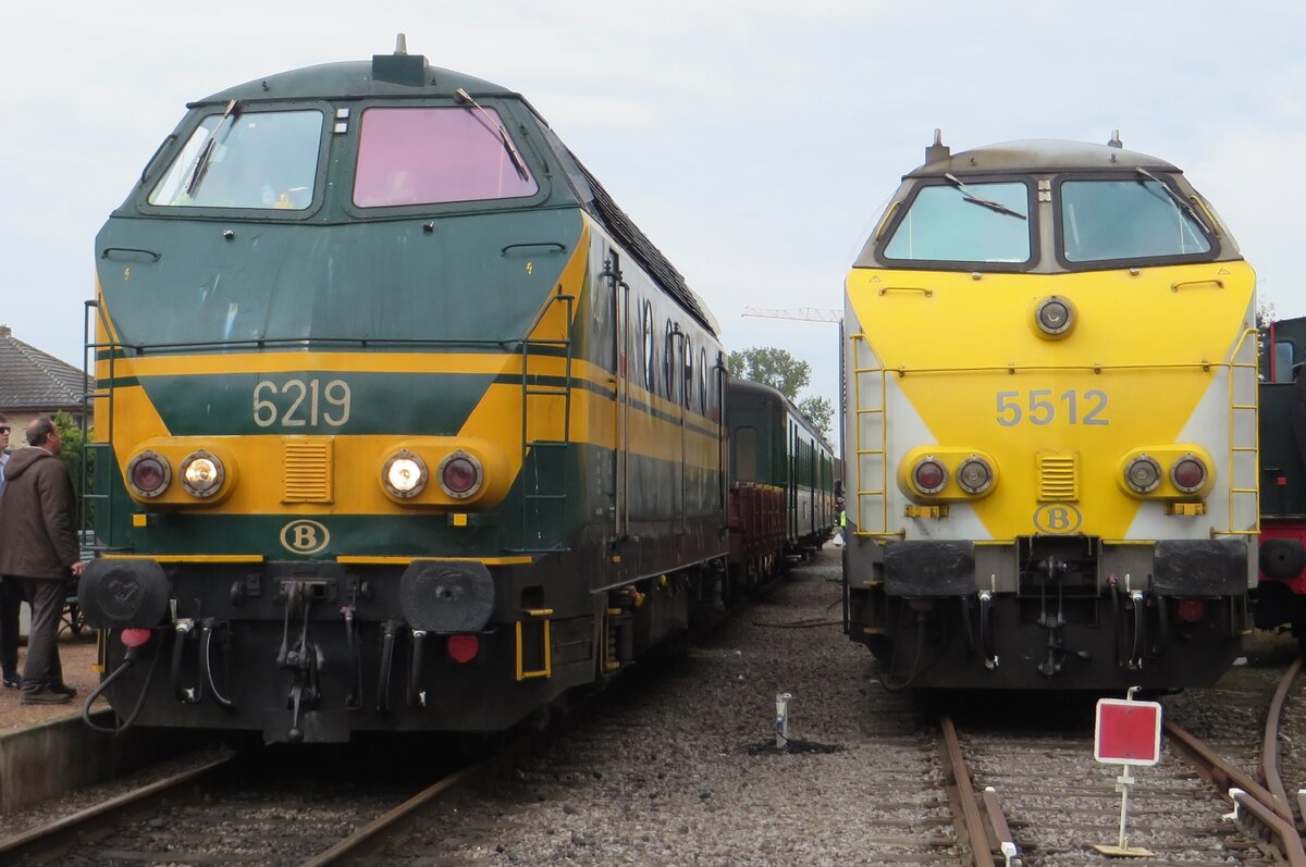 Comparison bewteen two GM Diesels: left stands four axle 6219 sporting the 1970s modified green colours. Right stands six-axled 5512 carrying a colour scheme based on today's standard colours of the NMBS/SNCB. Six Class 55s were to carry this intervention livery to safe stranded Thalys of TGV EMUs on the High Speed Lines. The couple stands at maldegem on 6 May 2023.