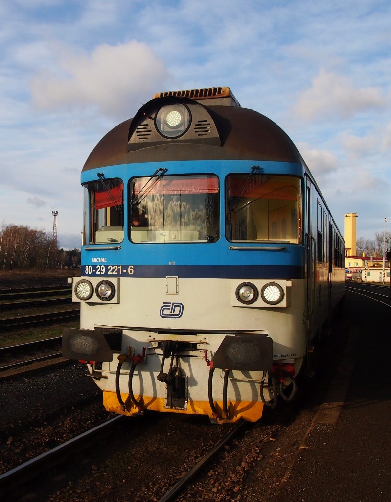 Control car 221-6 80-29 in HBf. Kladno on 12/20/2014